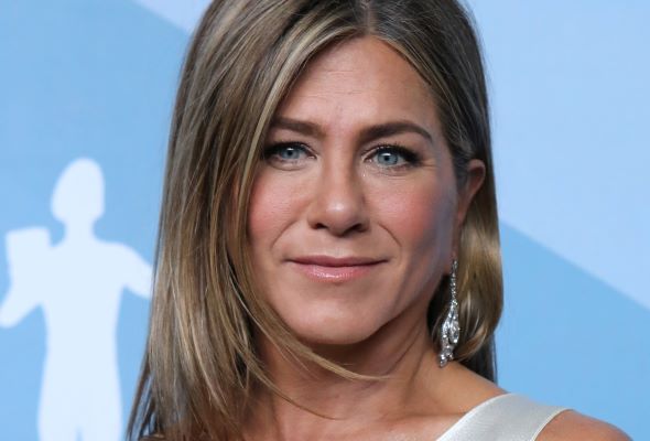 Jennifer Aniston defends cutting ties with unvaccinated friends