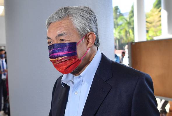 Keterangan Saksi Buktikan Zahid Terima Rm21 25 Juta Daripada Beberapa Entiti Pendakwaan Astro Awani