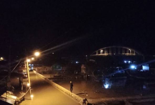 Gelombang Air Pasang Besar Landa Kuala Kedah Astro Awani