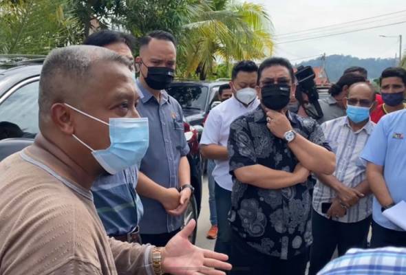 Banjir lagi : Penduduk di Melaka 'naik angin'