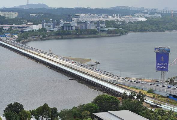 Compulsory on-arrival COVID-19 test for travellers arriving in Singapore via land VTL from Nov 29 | Astro Awani
