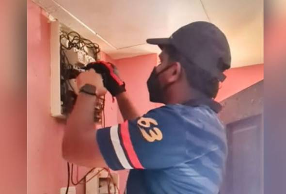 Floods: Mantin businessman helps out with free wiring checks for Taman Sri Muda victims