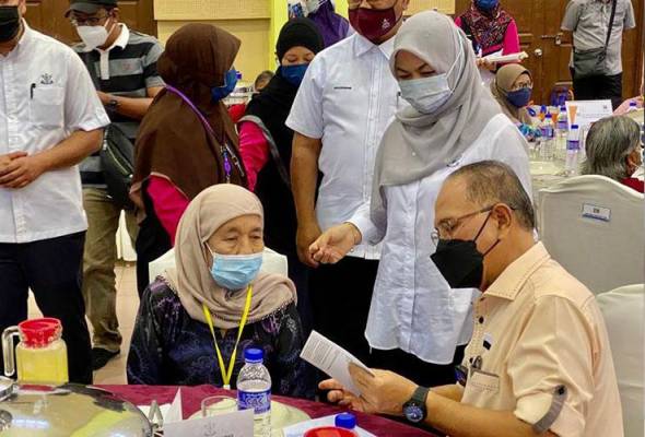 Kad Kesihatan Warga Emas Pahang Bakal Manfaat 18 000 Penerima Astro Awani