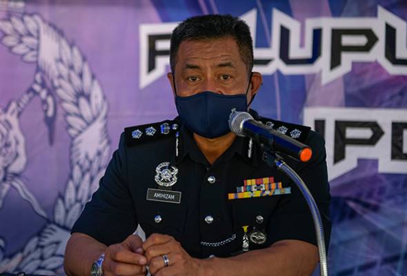 Police deny allegations that couple were forced to withdraw robbery report