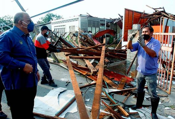 Victims of Perak storm in Ipoh to receive financial aid of RM1,300 | Astro Awani