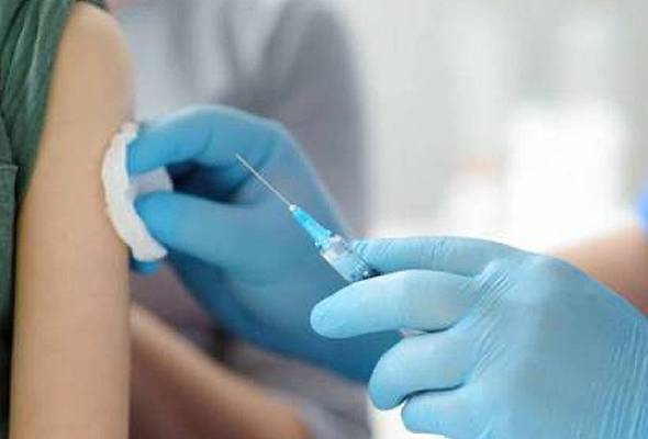 Experts tell parents to worry about effects of COVID-19, not vaccine on their children | Astro Awani