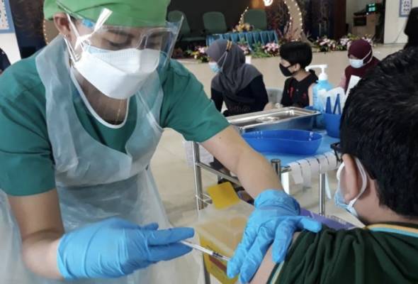 PicKIDS: Over 400,000 children given first dose | Astro Awani
