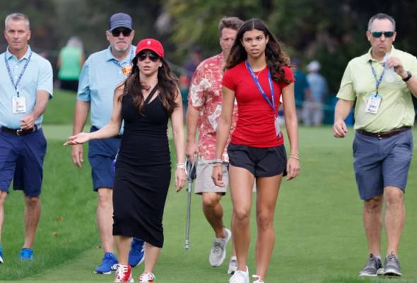 Golf - Woods' daughter to present him for Hall of Fame enshrinement