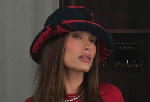 Hailey Bieber is the world's most popular beauty icon for 2022