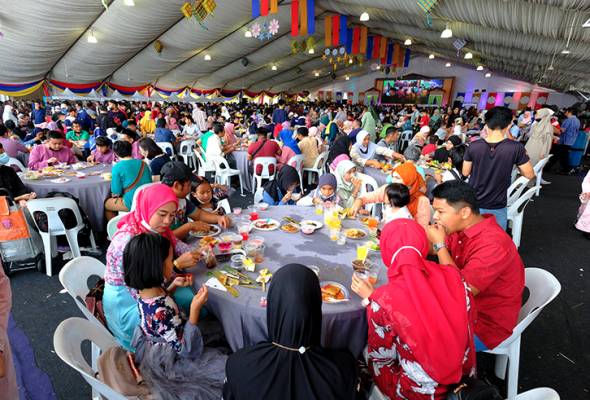 More than 100,000 visitors at Seri Perdana Aidilfitri open house