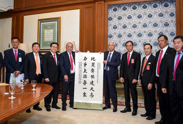 PM receives courtesy call from Huazong leaders