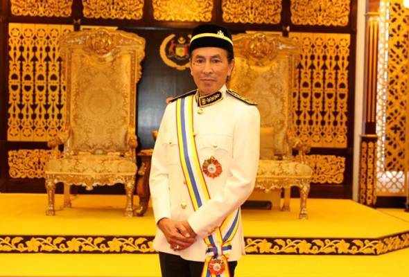Amy Search Terima Pingat DPSM Yang Bawa Gelaran Datuk