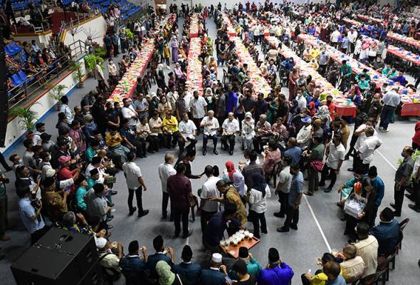 Thousands of Sarawakians join Kenduri Rakyat with PM