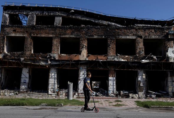 Zelenskiy vows no let-up as Ukraine says troops cross Oskil river in northeast