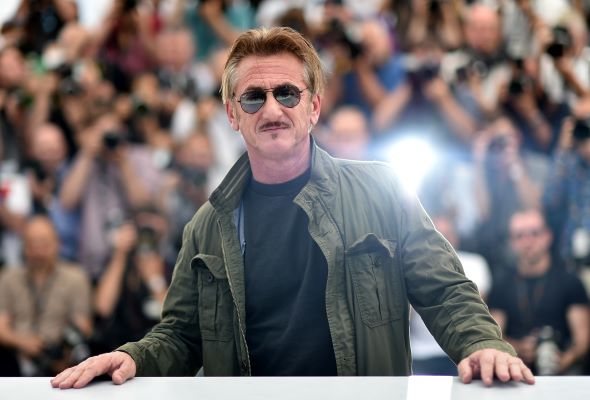 Sean Penn visits Ukraine's Zelenskiy, loans him an Oscar