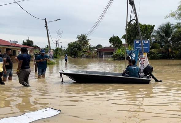 Banjir: Ban tanah pecah, penduduk damba penyelesaian mampan | Astro Awani