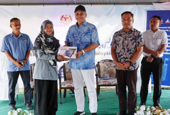 Give young BN candidates a chance - Annuar