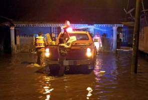 Banjir kilat: Empat keluarga di Changkat Jong dipindahkan ke PPS