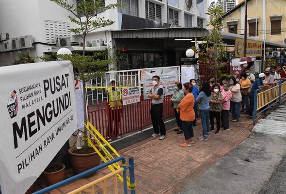 GE15: Voters excited, arrive early at polling centre