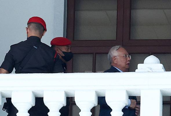 Najib's 1MDB trial cut short as lawyer Shafee on MC