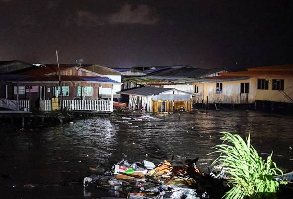 High tide: Another 38 houses collapsed in Sandakan