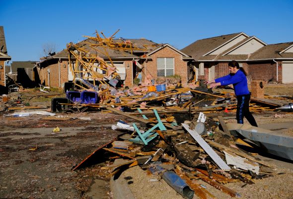 Oklahoma twisters injure 12, leave thousands without power | Astro Awani
