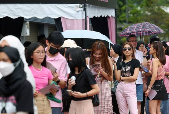 Bahang konsert BLACKPINK, 'Blinks' mula berpusu-pusu ke Stadium ...