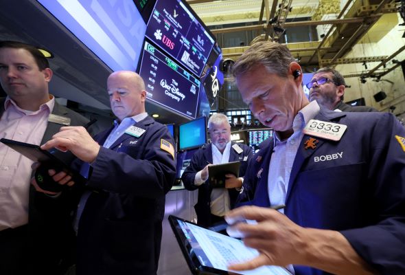 US stocks plummet 1.6 per cent after Fed shakes markets with another rate hike