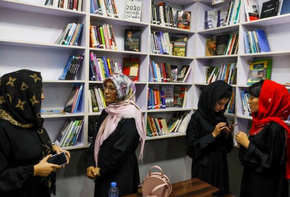 UN Afghan staff told to stay home as Taliban signals UN female ban