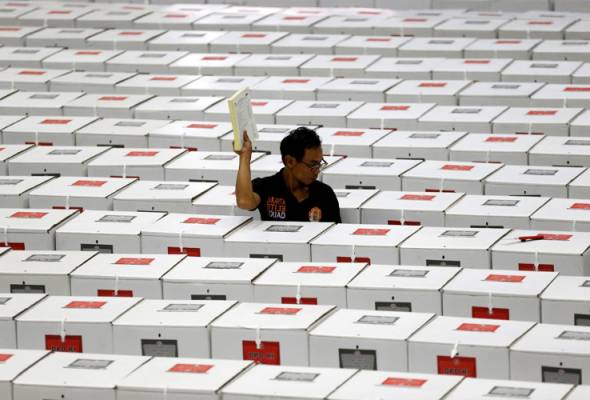 Indonesia upper house speaker says 'important' to discuss means to delay elections
