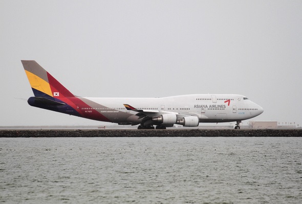 South Korea police investigate after door opened during Asiana flight
