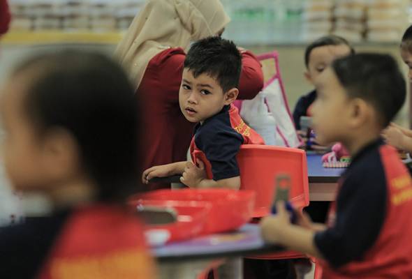 Prasekolah wajib usia 5 tahun: Adakah bangunan prasekolah cukup, guru terlatih? - Penganalisis