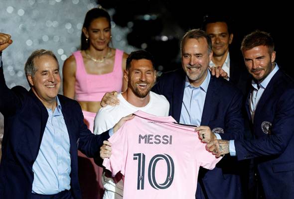 Soccer - Messi expects 'great things' at Inter Miami after glitzy unveiling