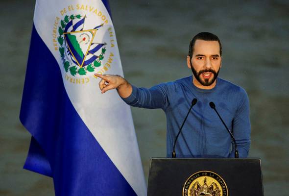 El Salvador backs mass trials for thousands held in crime crackdown