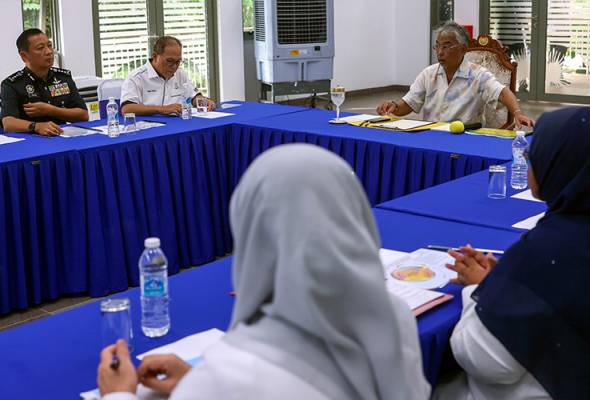 Agong attends flood preparedness briefing in Pahang