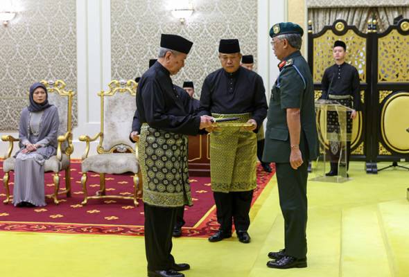 Wan Junaidi: From Policeman to Governor