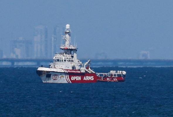Aid ship reaches Gaza coast; Israel rejects Hamas truce offer