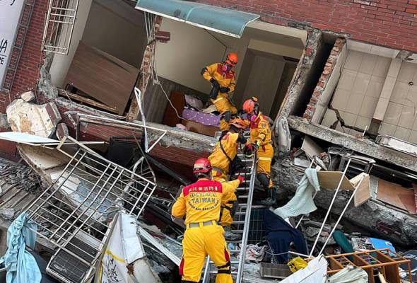 Helicopter rescues Taiwan miners as earthquake injuries top 1,000
