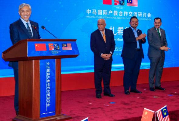 Ahmad Zahid proposes China extend visa exemption to 30 days for M'sian tourists