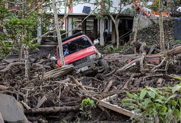 Death toll from floods in Indonesia's West Sumatra rises to 50
