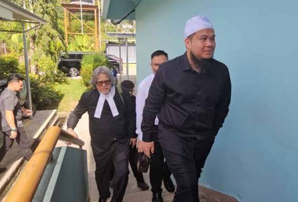 Ebit Lew trial: Preacher still sent obscene messages during Ramadan - Witness