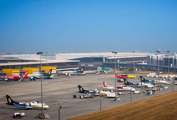 One dead, flights cancelled after roof collapses at Delhi airport
