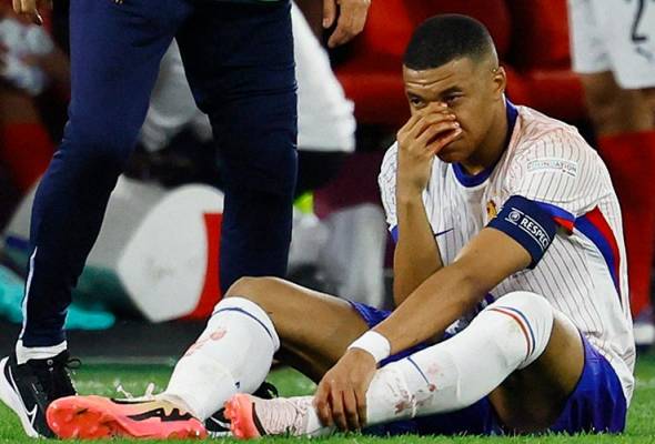 Soccer - France battle past Austria but Mbappe suffers broken nose