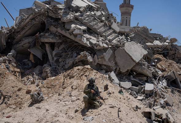 Israel bombards central Gaza as tanks advance deeper in Rafah