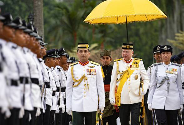 Sultan Nazrin berangkat ke Sambutan Hari Pahlawan 2025 negeri Perak