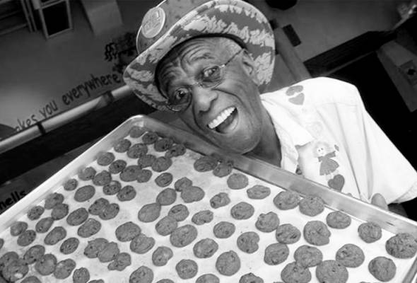 Famous Amos cookies creator Wally Amos dies at 88