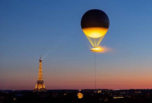 Paris mayor wants Olympic flame balloon to stay near Louvre after games end