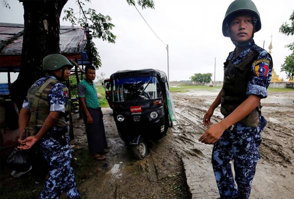 Bangladesh ramps up border vigilance as thousands of Rohingya flee Myanmar