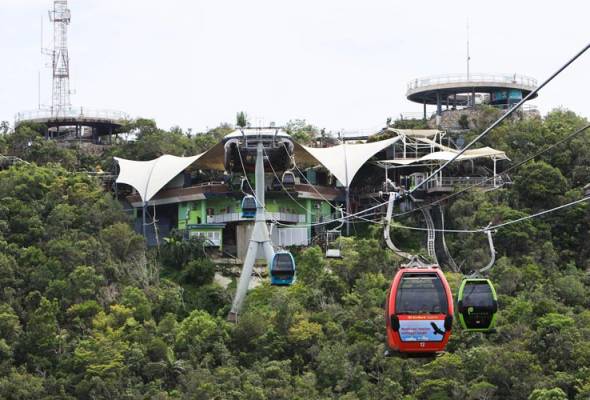 Cable car worker in Langkawi falls about 50 metres during maintenance work