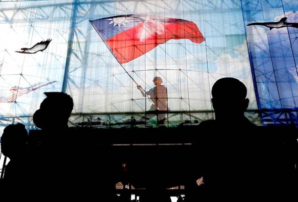 Most Taiwanese believe China unlikely to invade in coming five years, poll shows